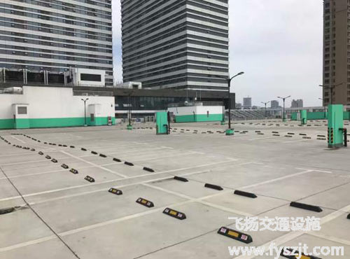 露天小區(qū)停車場(chǎng)劃線該怎么選擇材料呢？