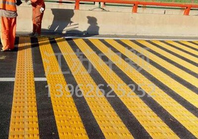 青島道路劃線 青島交通劃線一平方米多少錢？