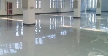 蘇州環(huán)氧地坪廠家，如何理解水泥基自流平砂漿?水泥基自流平地面是超平地面嗎？