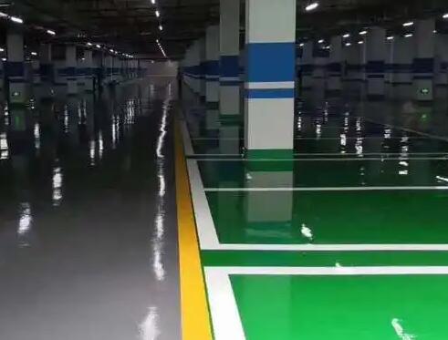 蘇州環(huán)氧地坪解析：地坪漆施工時(shí)怎么樣保護(hù)墻面、設(shè)備不被污染？