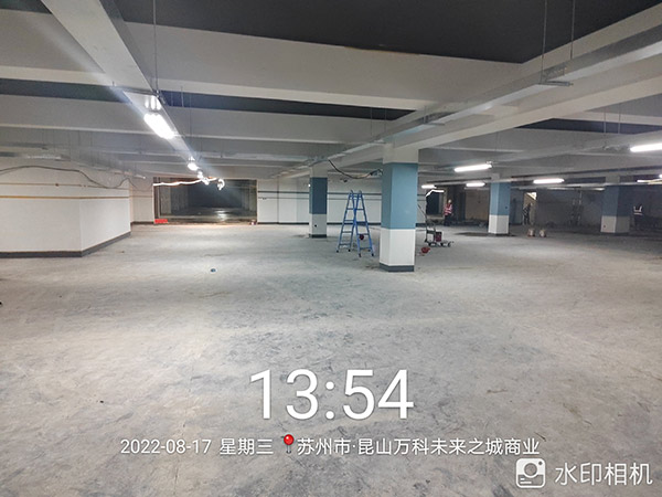 中穎工程昆山停車場(chǎng)劃線施工。