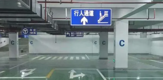 江蘇中穎專業(yè)施工團(tuán)隊(duì)，您的停車場(chǎng)劃線專家